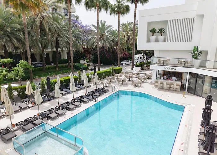 Ξενοδοχείο Blue Bay Style 4*